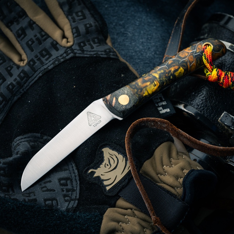 David Mary Neck Knife